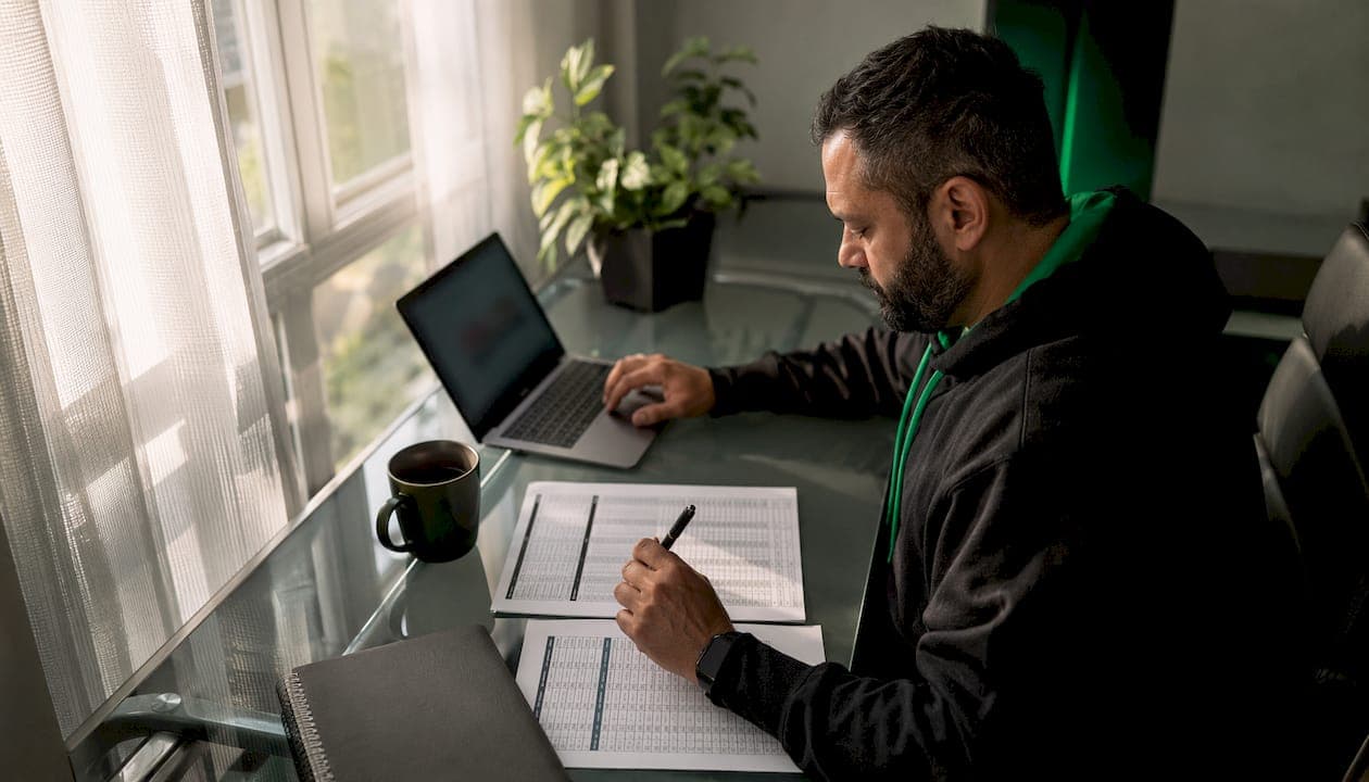 Buying vs. Selling Options: A Beginner's Decision Guide